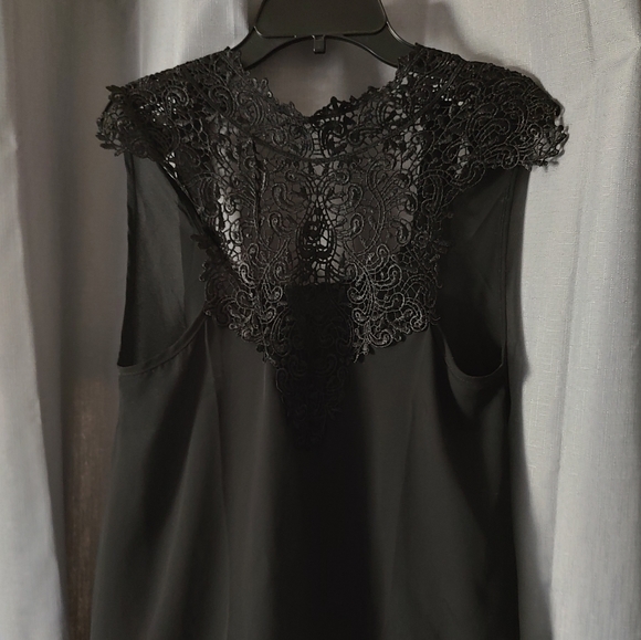Black lace and flowy fabric sleeveless top. Size small. - Picture 12 of 12